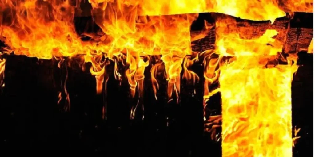 آتش سوزی کارگاه زغال فشرده